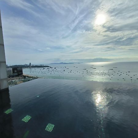 Centric Sea Pattaya Bed & Breakfast Exterior photo