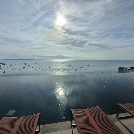 Centric Sea Pattaya Bed & Breakfast Exterior photo