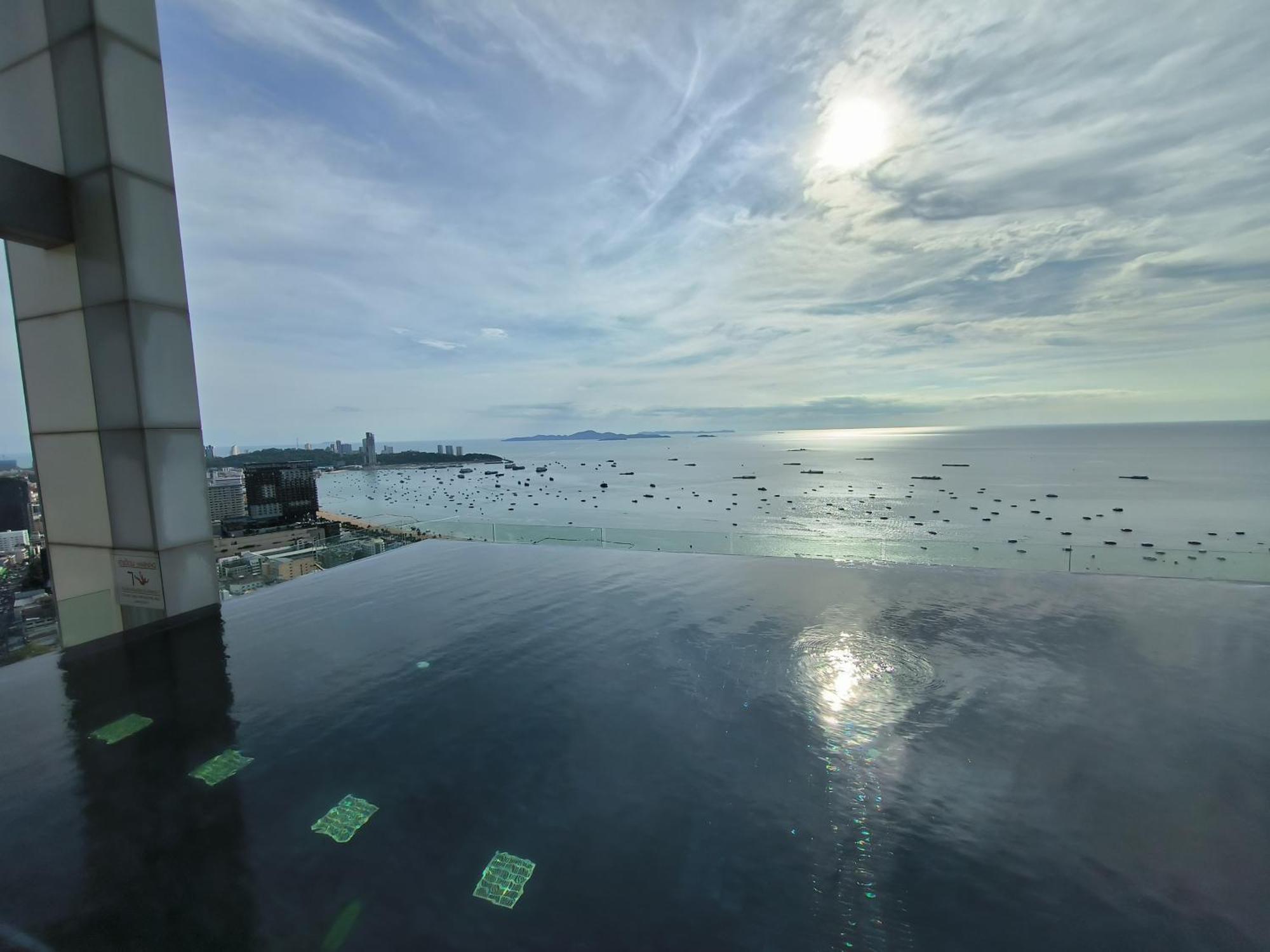 Centric Sea Pattaya Bed & Breakfast Exterior photo